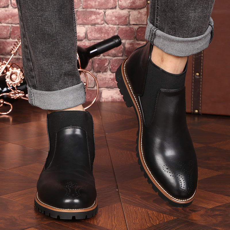 Black leather boots for men with sturdy sole and stylish design suitable for casual wear