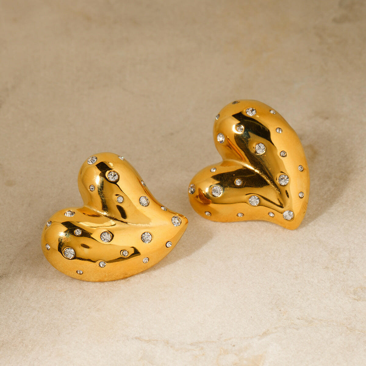Mystore 18K gold heart earrings adorned with sparkling stones for a stylish look